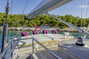 Baracuda_Valetta_Perini_sailing_yacht_charter_loungers