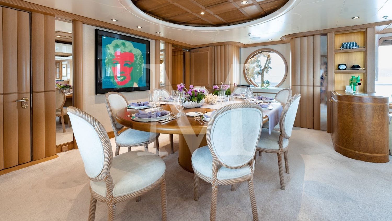 Marla_yacht_interior_dining