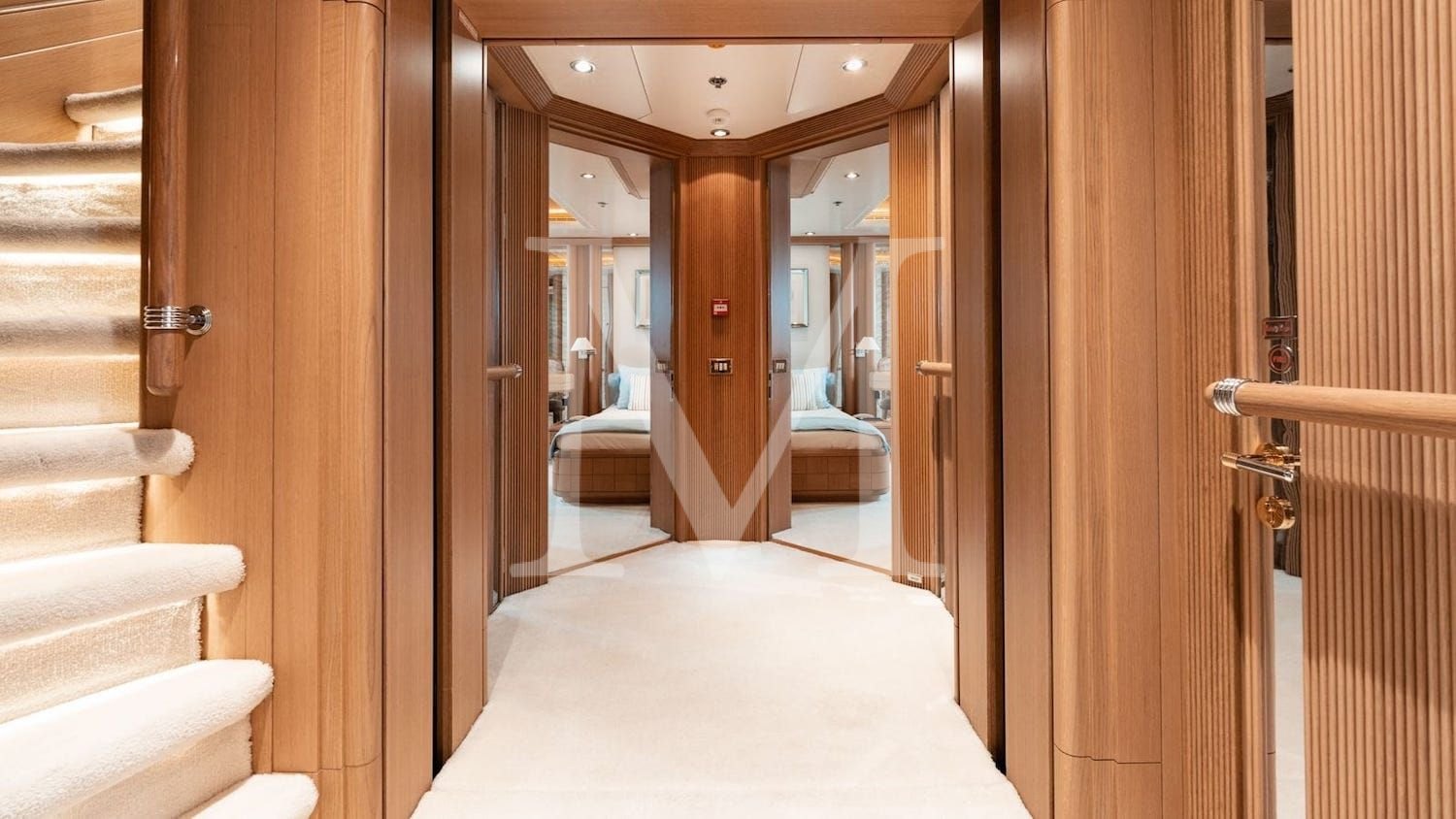 Marla_yacht_to_lower