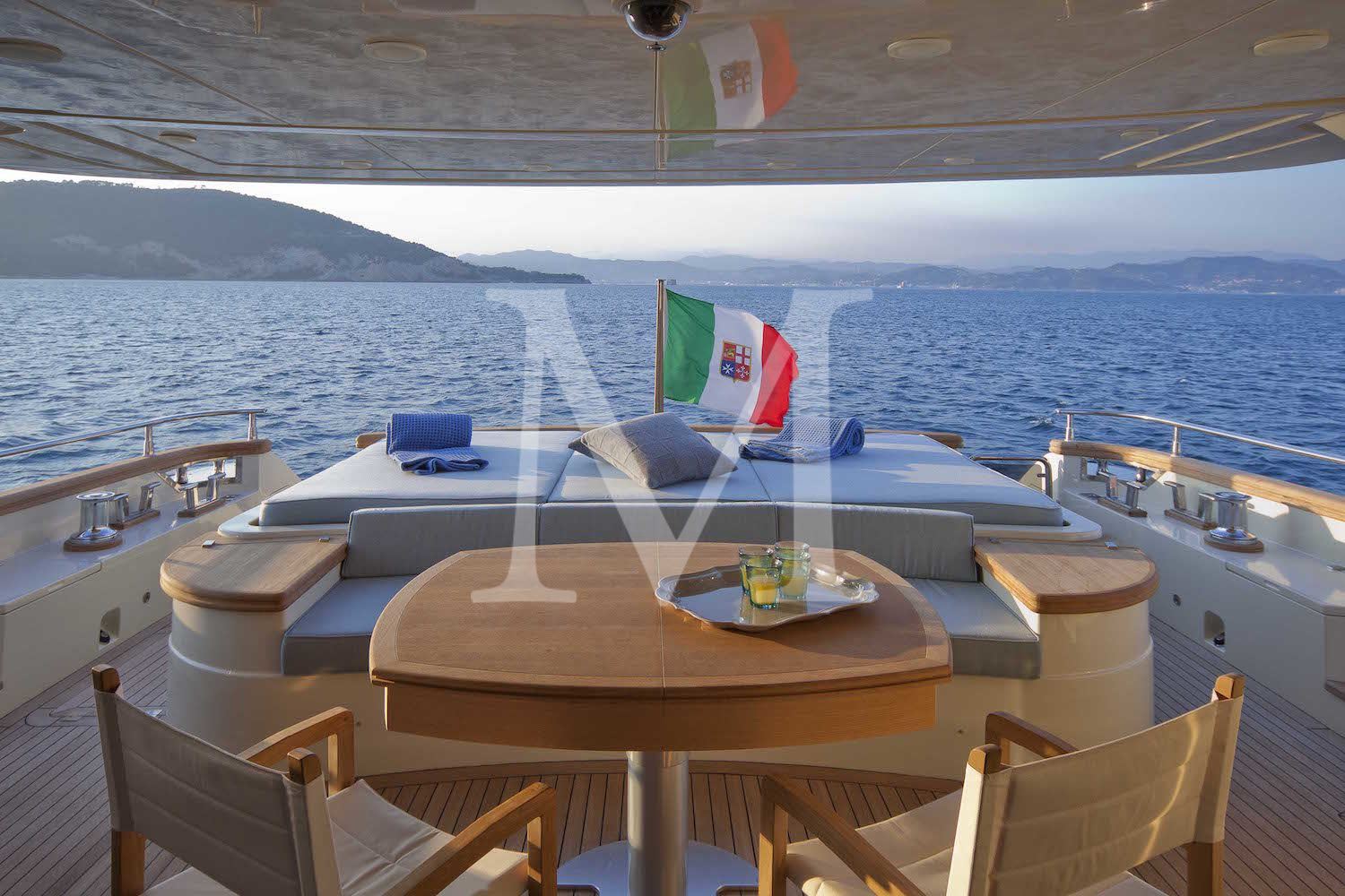 CERRI NEW BUILD CCN 86 FLYING SPORT aft deck extendable dining table