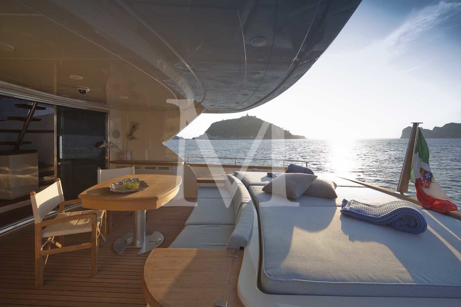 CERRI NEW BUILD CCN 86 FLYING SPORT aft deck loungers