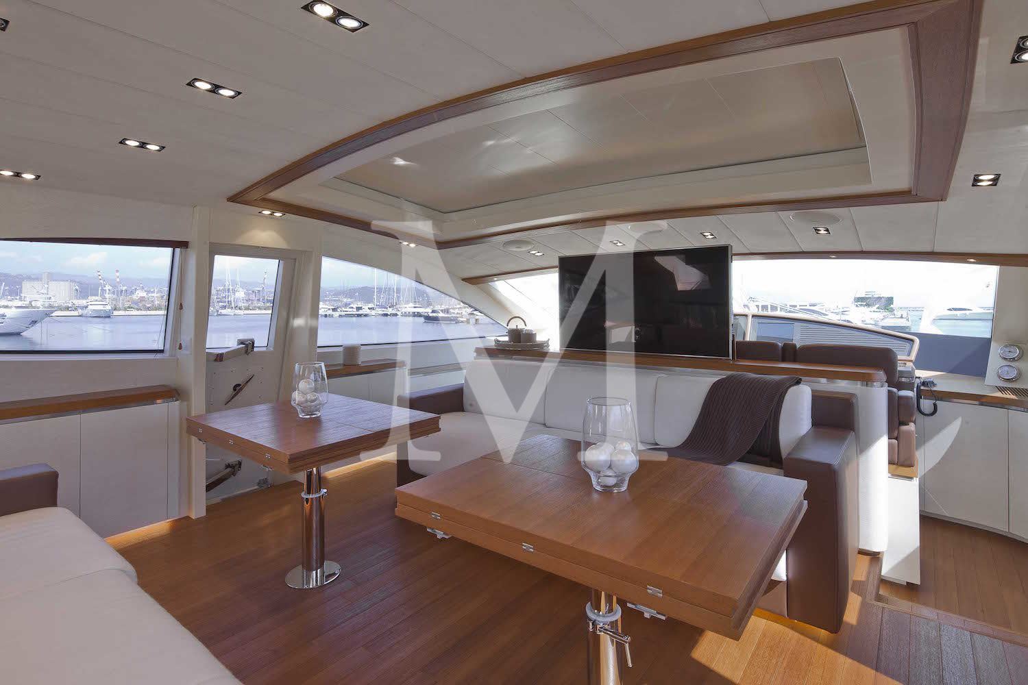 CERRI NEW BUILD CCN 86 FLYING SPORT main deck salon