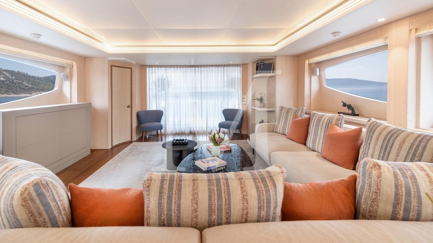 white_knight_maiora_salon_aft