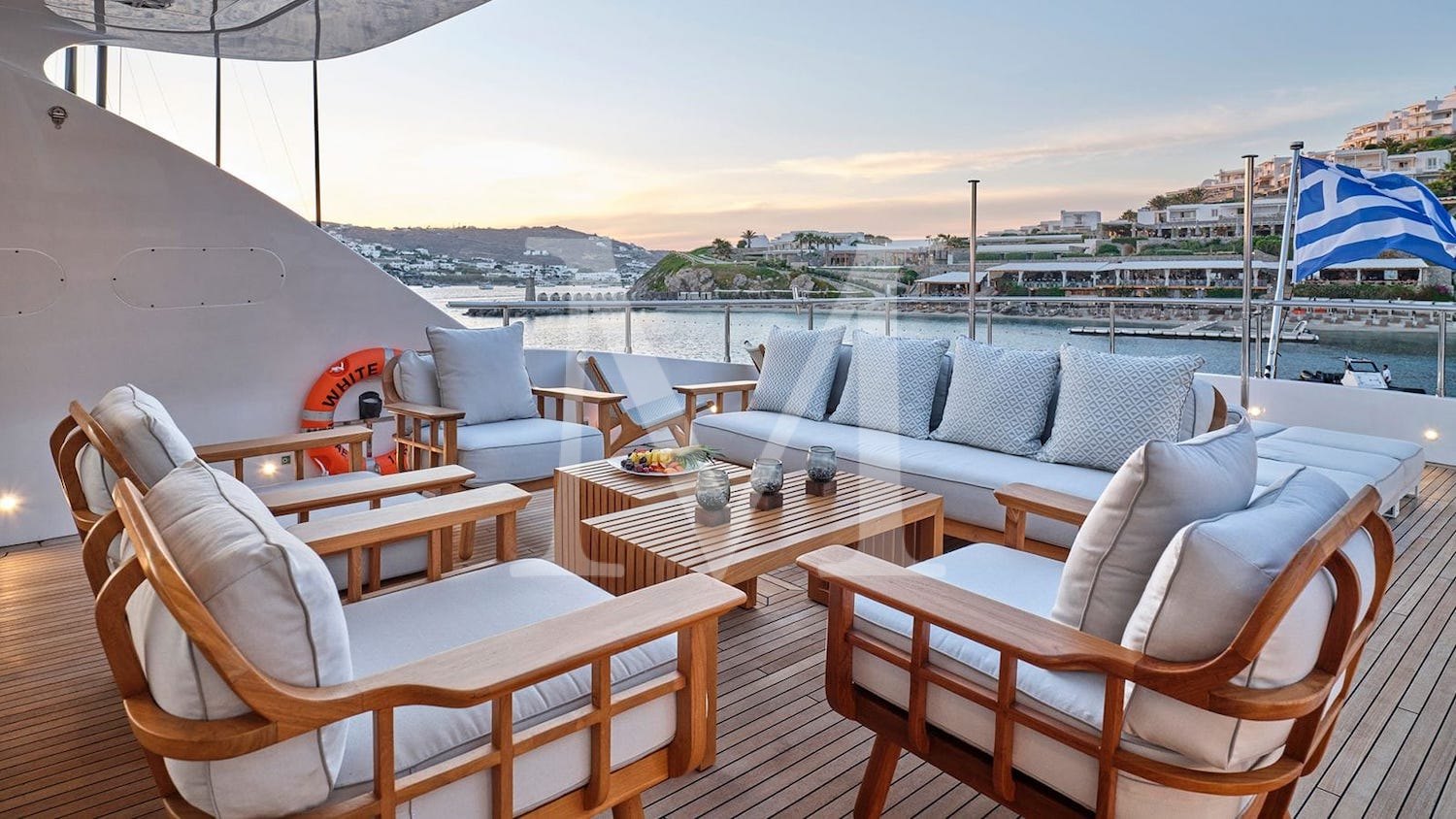 white_knight_maiora_sundeck_aft