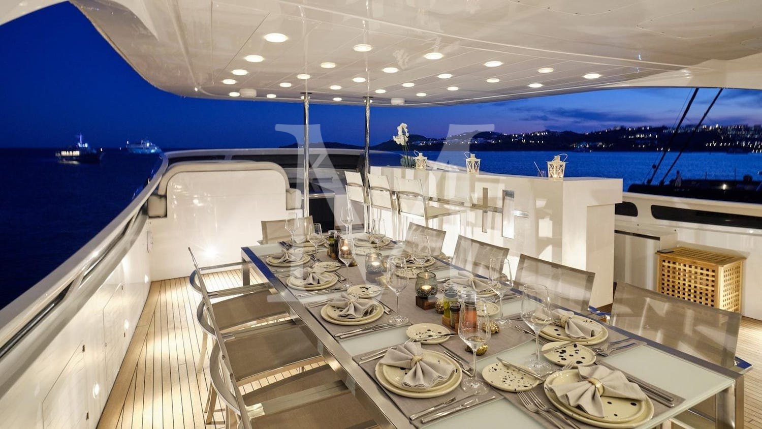 white_knight_maiora_sundeck_dinner