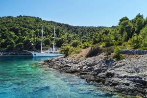 Corsario-Sail-yacht-secluded-Croatian-bays