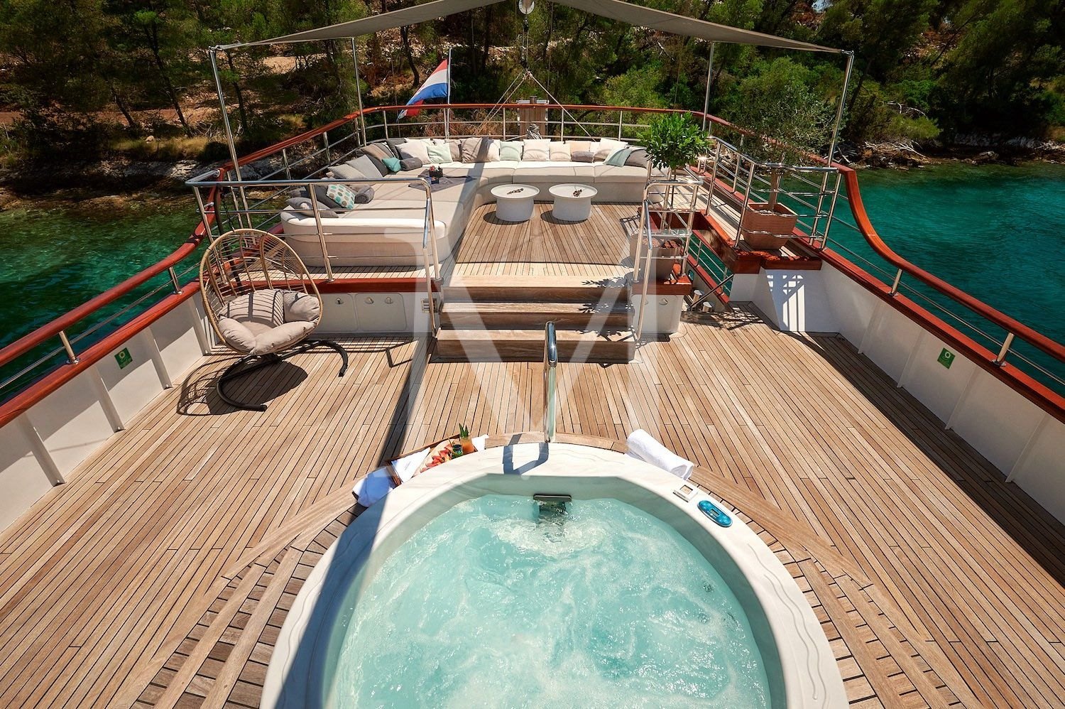 Corsario_new_sundeck