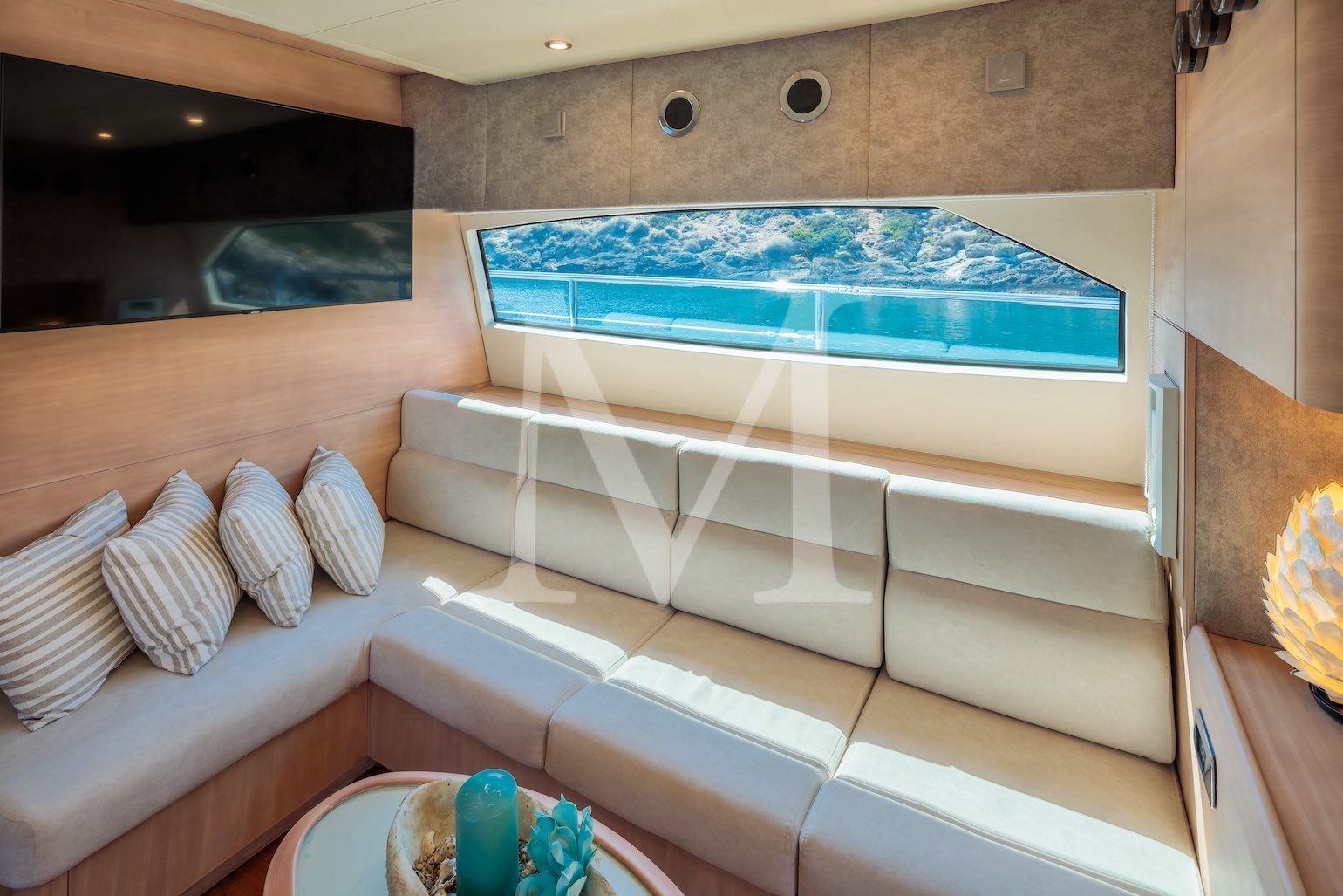 REVIVAL yacht charter Greece salon4