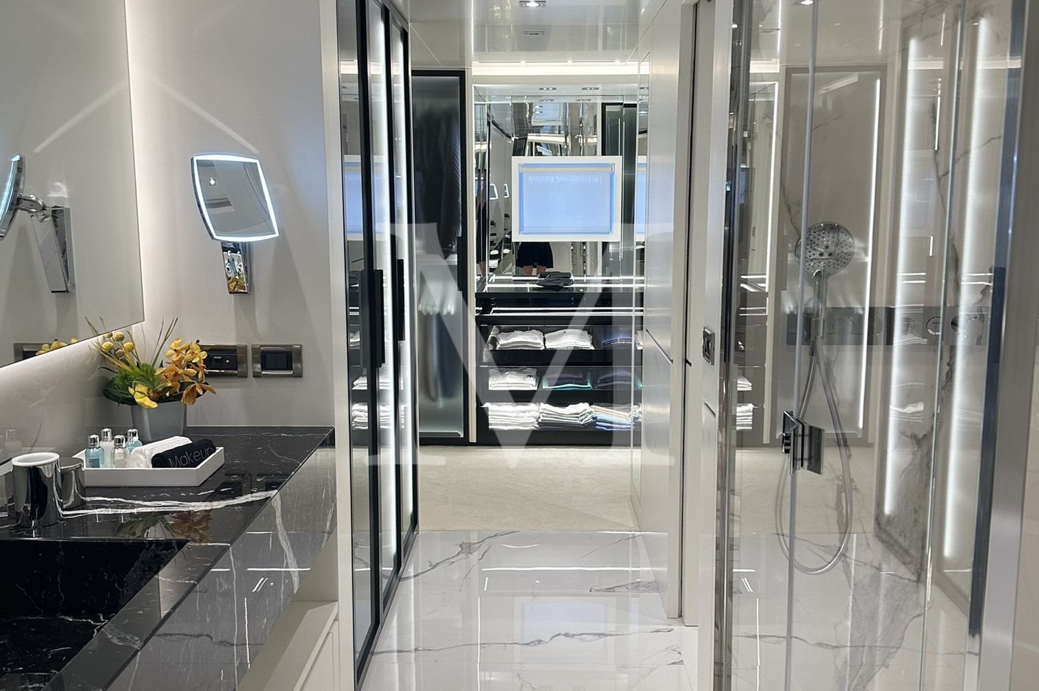 Vertigo_yacht_master_ensuite