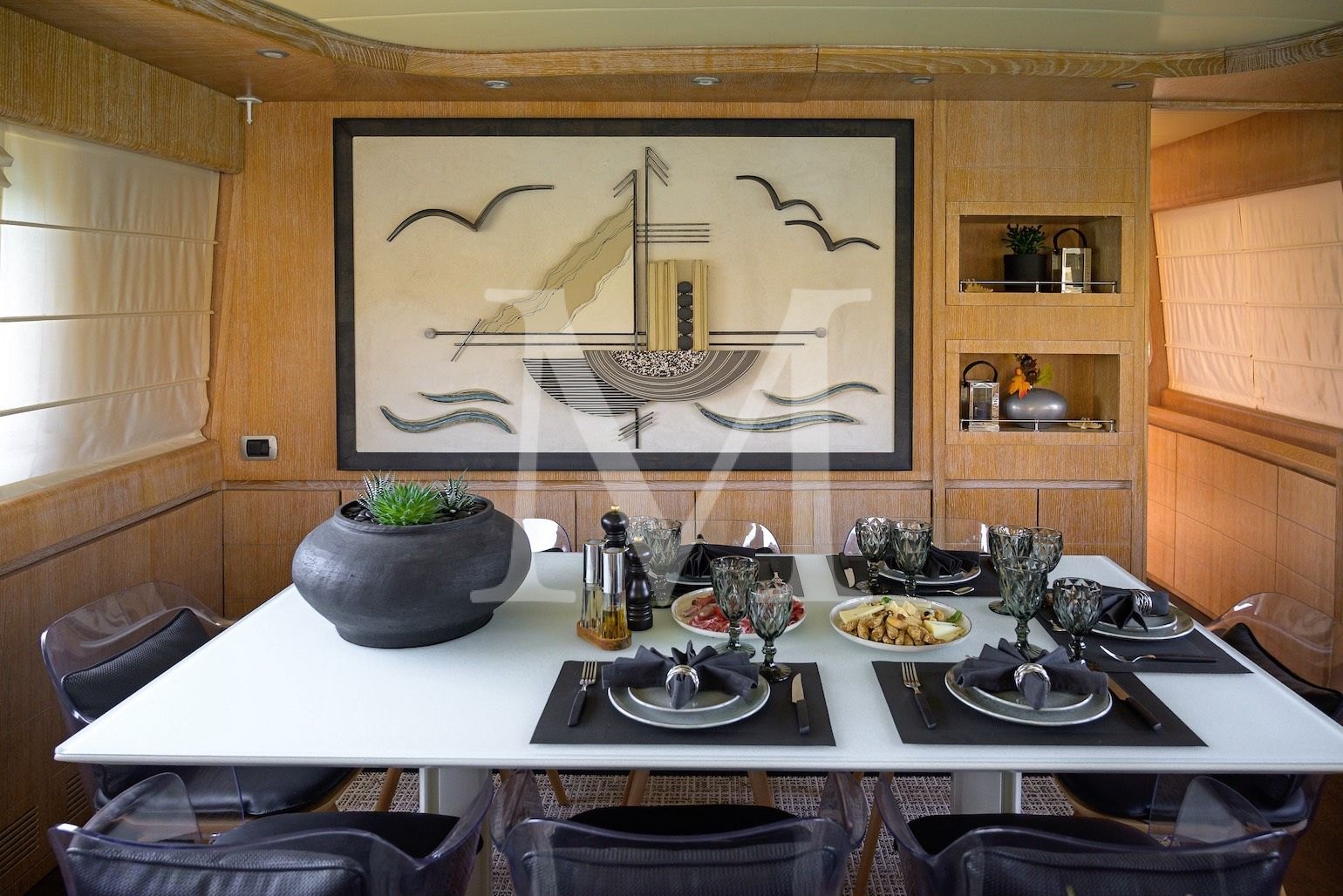 COOKIE yacht salon dining
