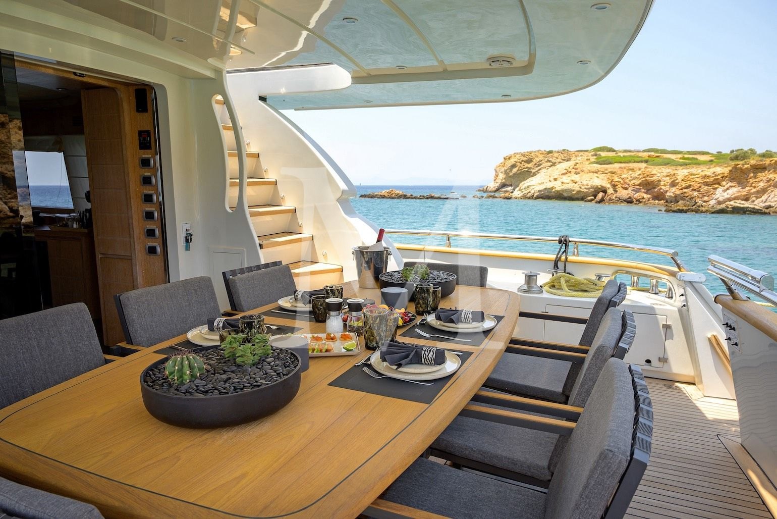 COOKIE yacht aftdeck
