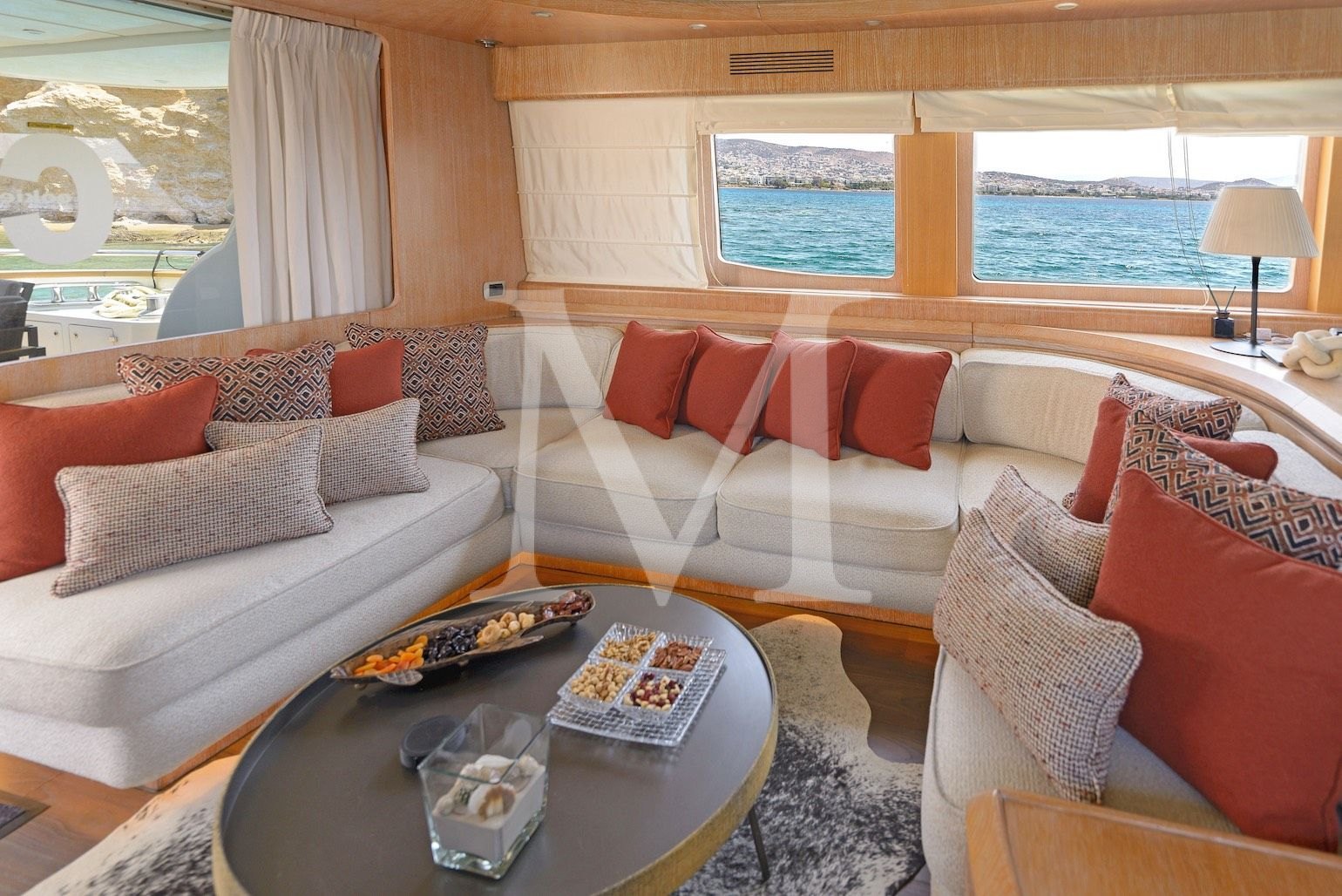 COOKIE yacht salon2