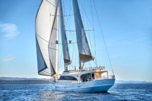 Acapella_Sailing_yacht_stern