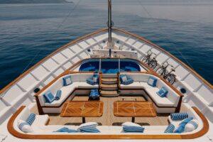ITOTO_YACHT_bow_setting_pool