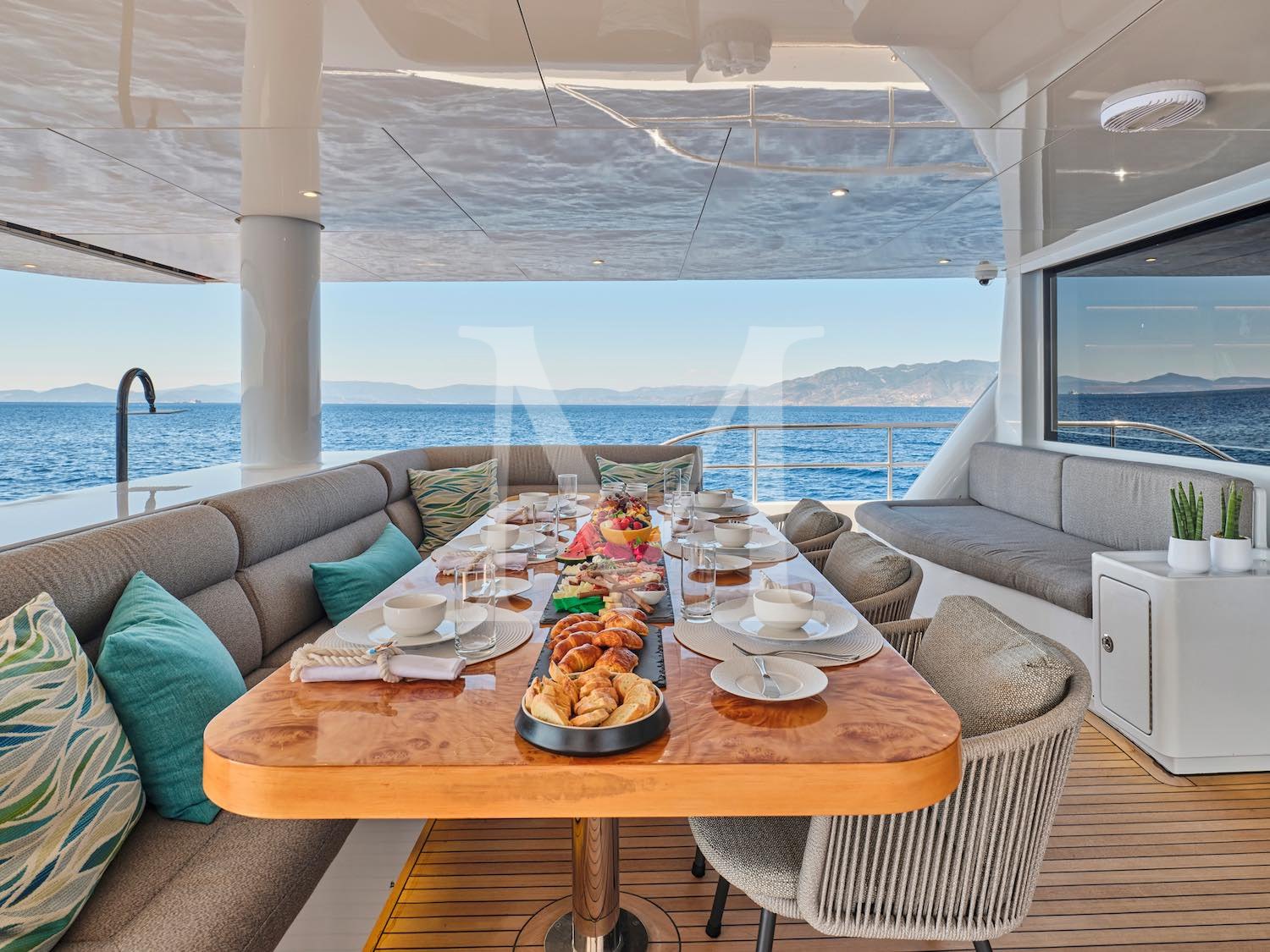 Samara_motor_catamaran_aft_deck2