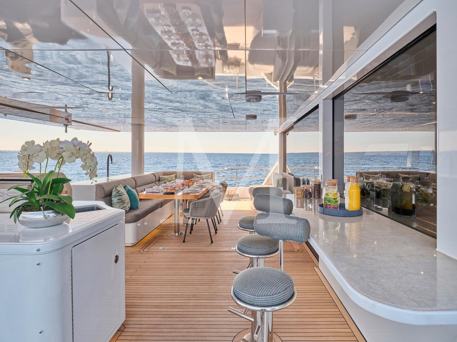 Samara_motor_catamaran_aft_deck3