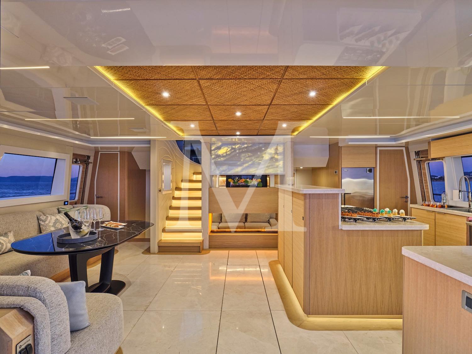 Samara_motor_catamaran_salon4