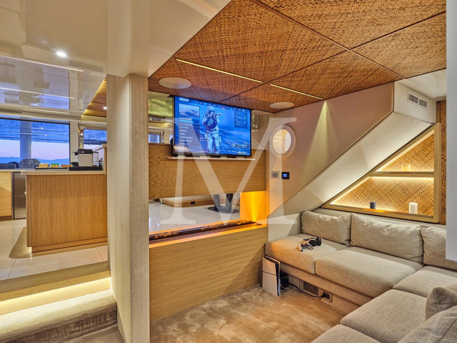 Samara_motor_catamaran_salon5