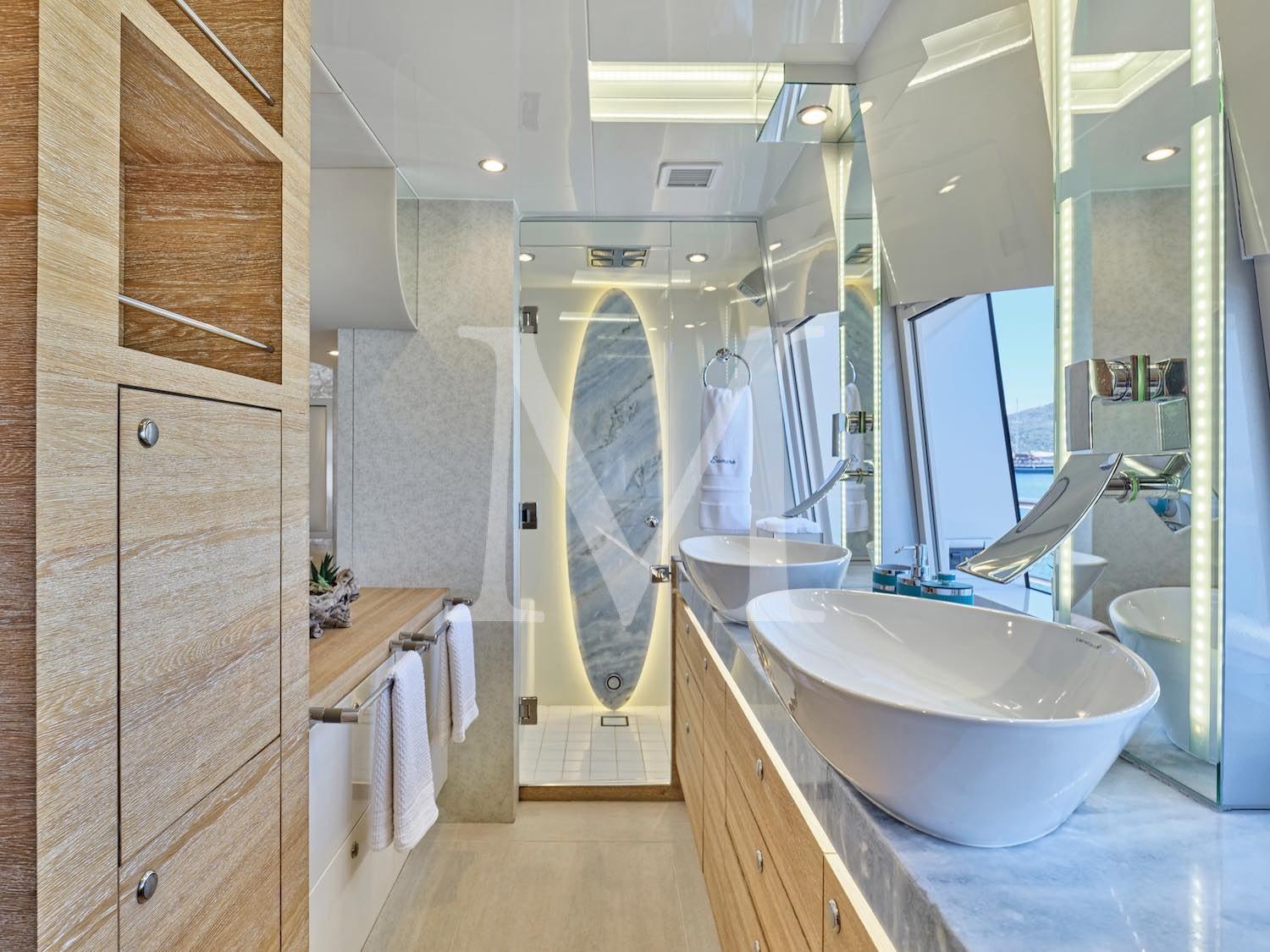 Samara_motor_catamaran_Master_ensuite