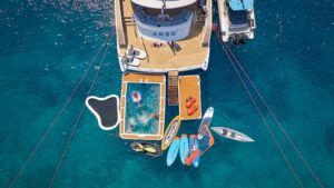 Yacht_Argo-beach-area