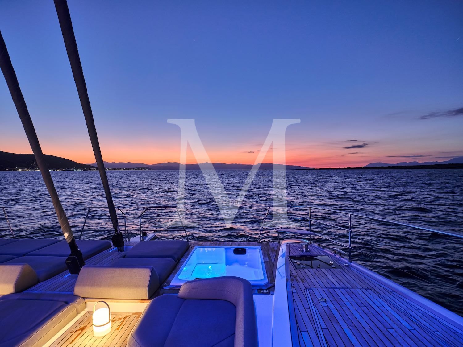 ALOIA_80_Jacuzzi_night