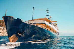 Seagull-classic-yacht-charter-exterior-bow