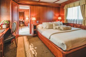 Seagull-gentlemen-yacht-classic-charter-Vip-apartement6