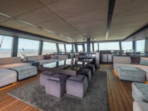 Shades_of_grey_sunreef_80_charter_salon3