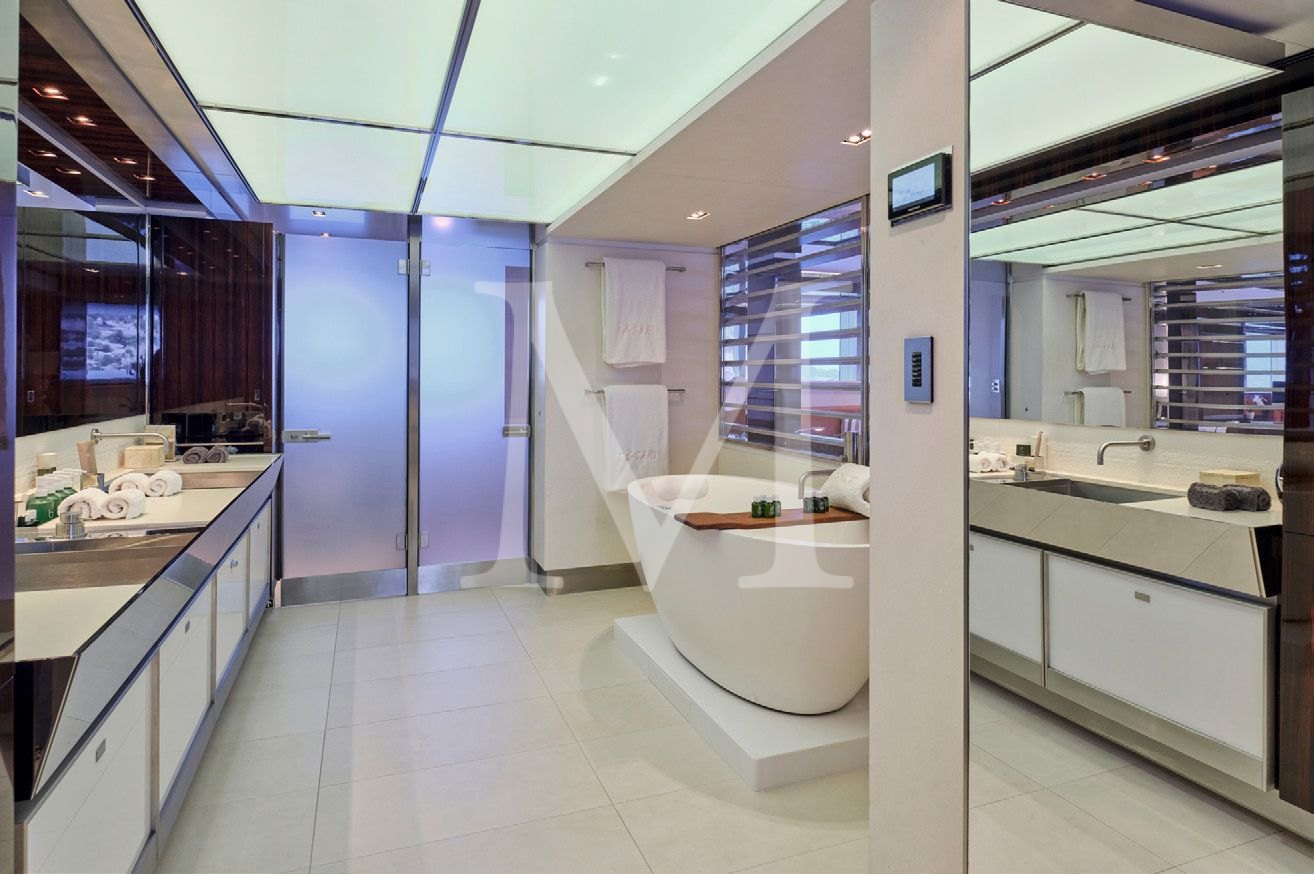 Totem_yacht_Master_ensuite