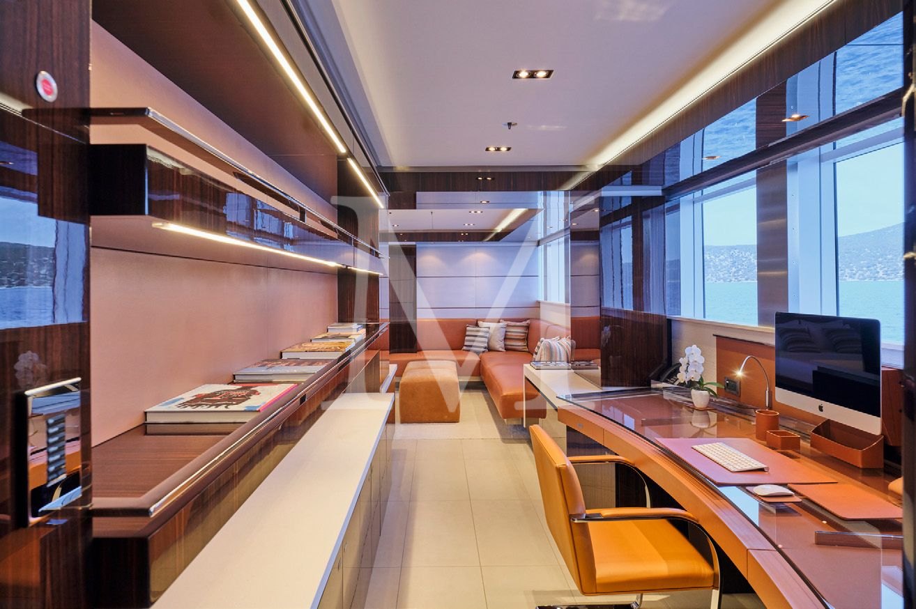 Totem_yacht_Master_office