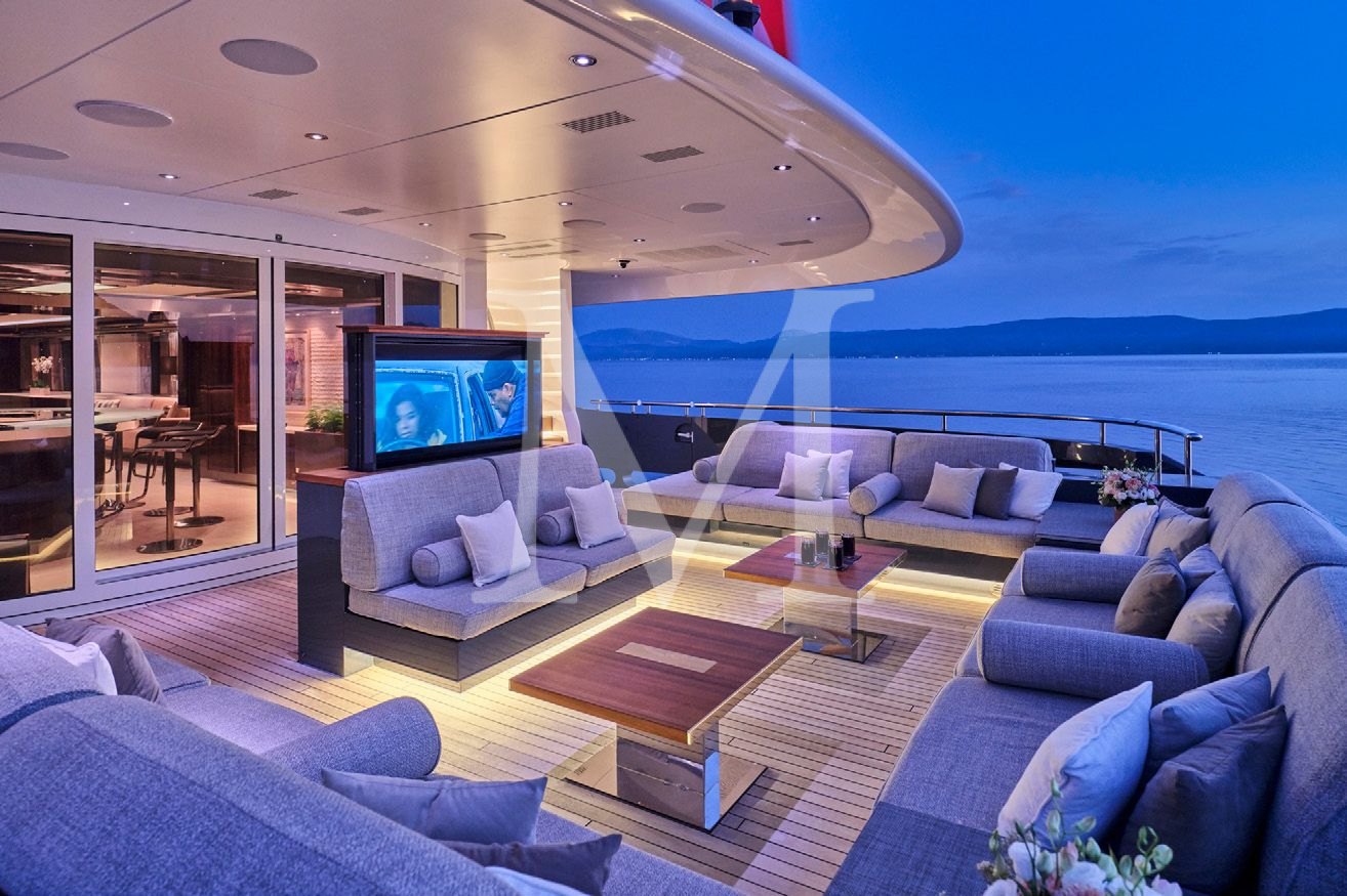 Totem_yacht_aft_deck_night