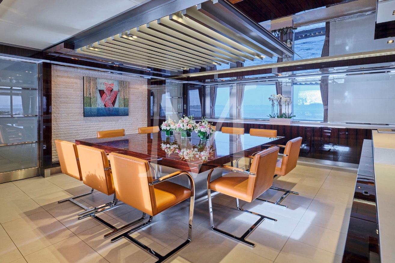 Totem_yacht_main_dining