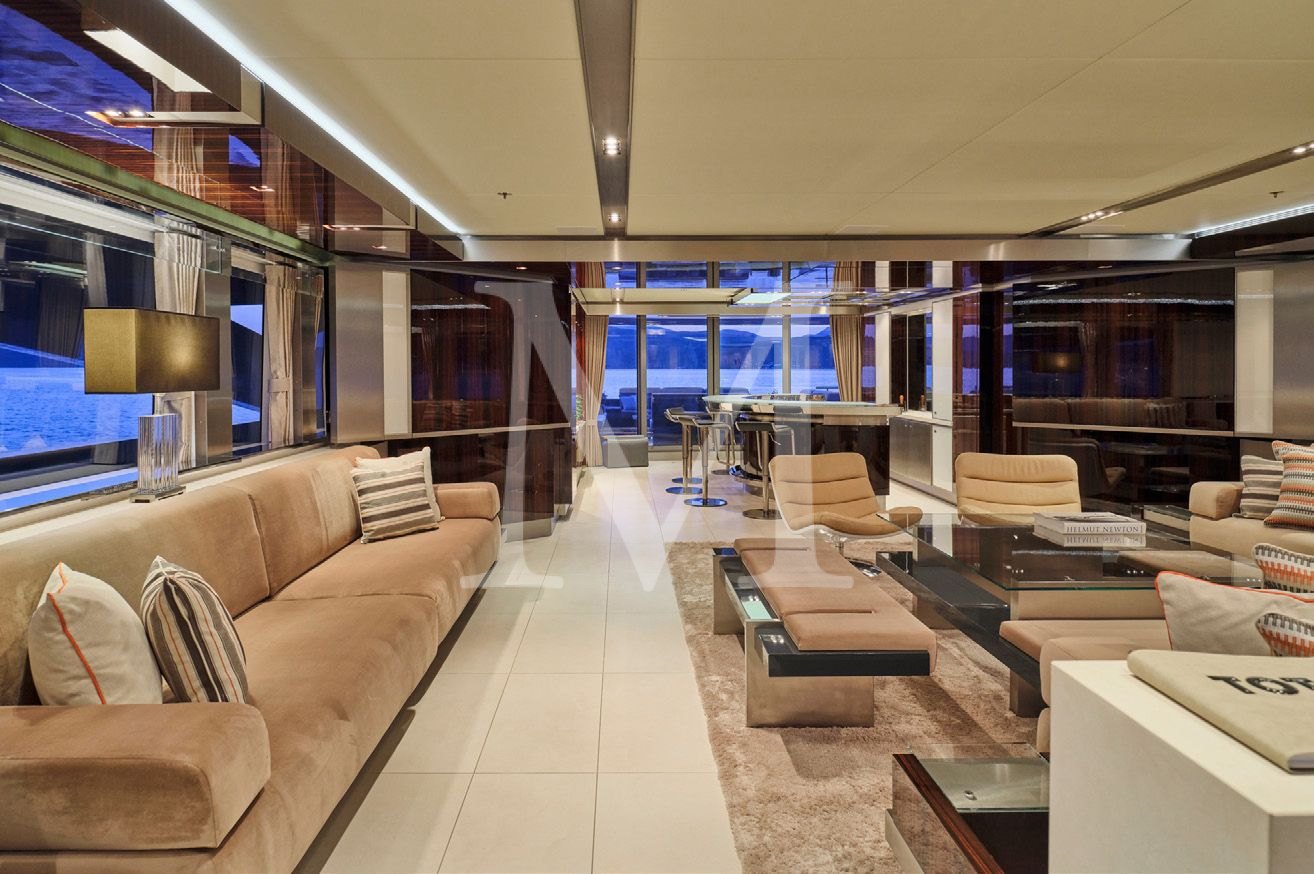Totem_yacht_salon_aft