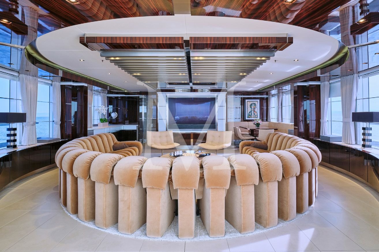 Totem_yacht_upper_deck_salon