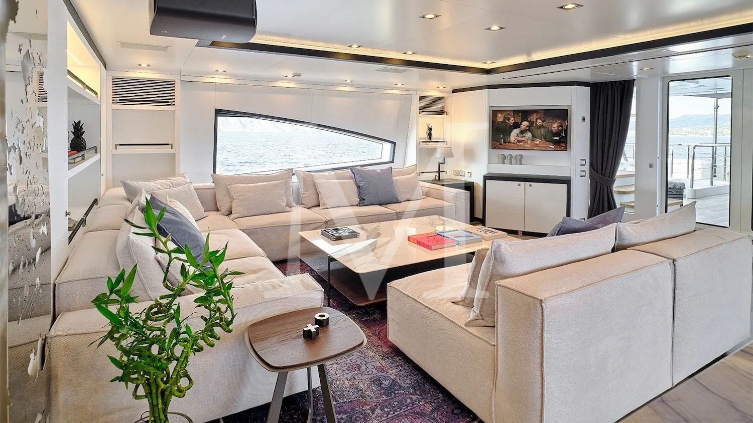 Africa_I_charter_yacht_Upper_deck_salon