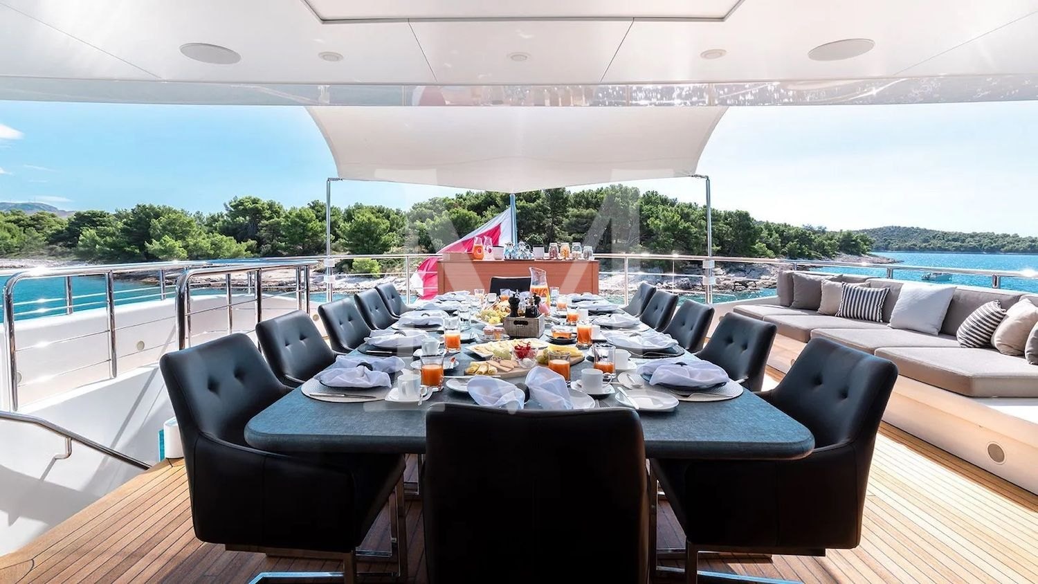 Africa_I_charter_yacht_dining_upper_deck