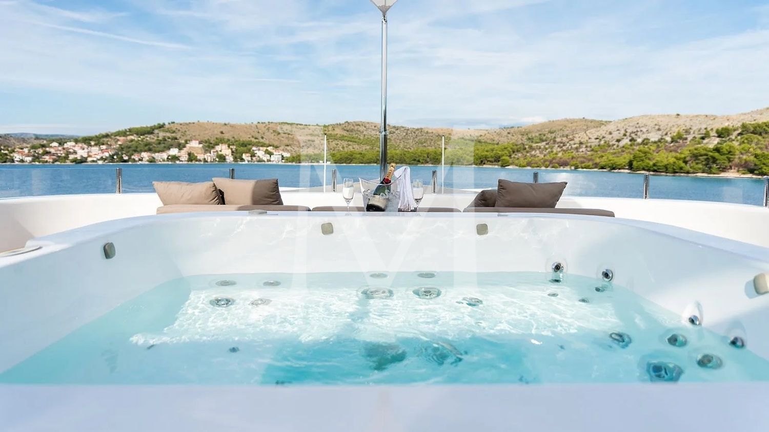 Africa_I_charter_yacht_jacuzzi