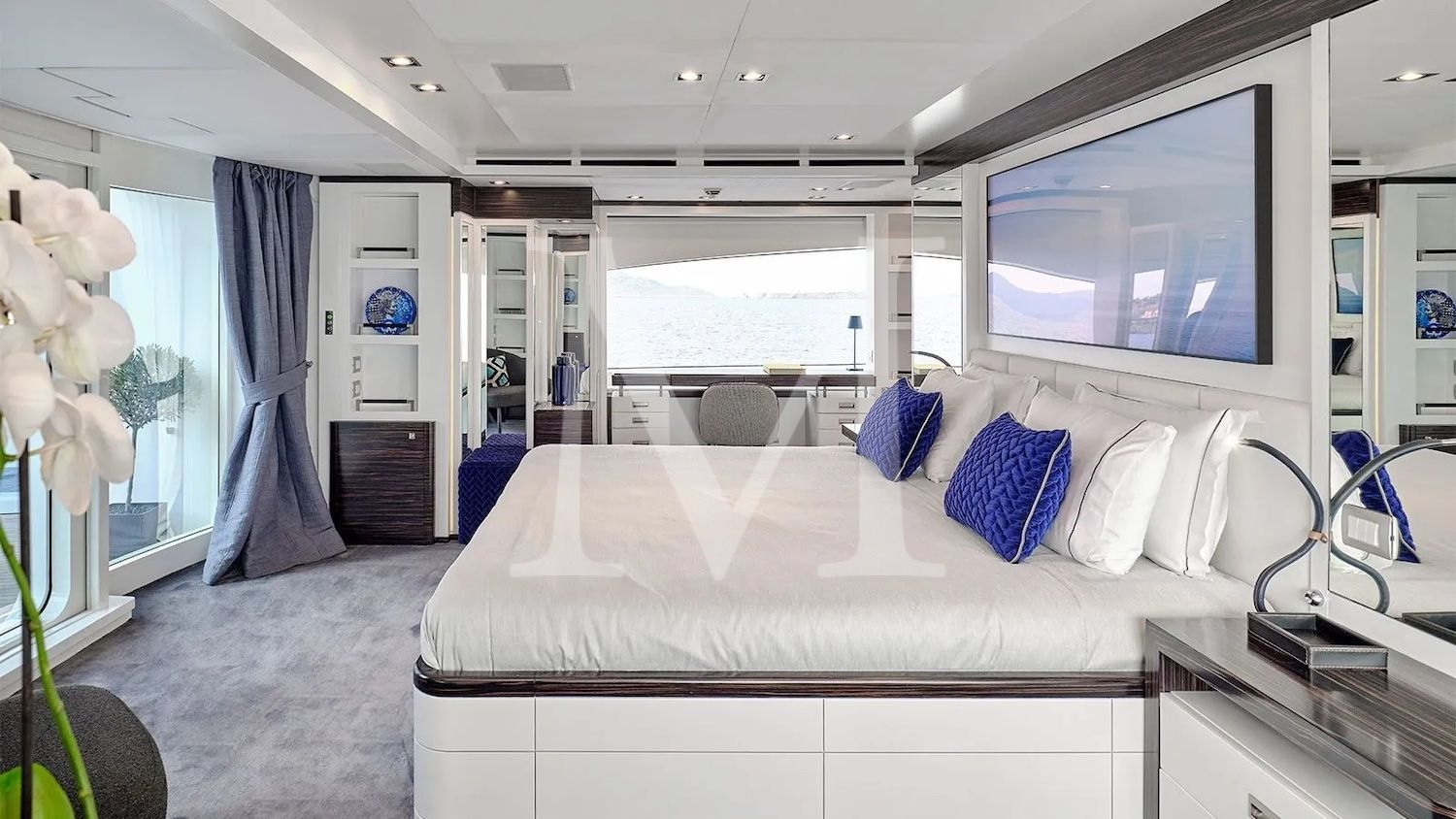 Africa_I_charter_yacht_master_suite