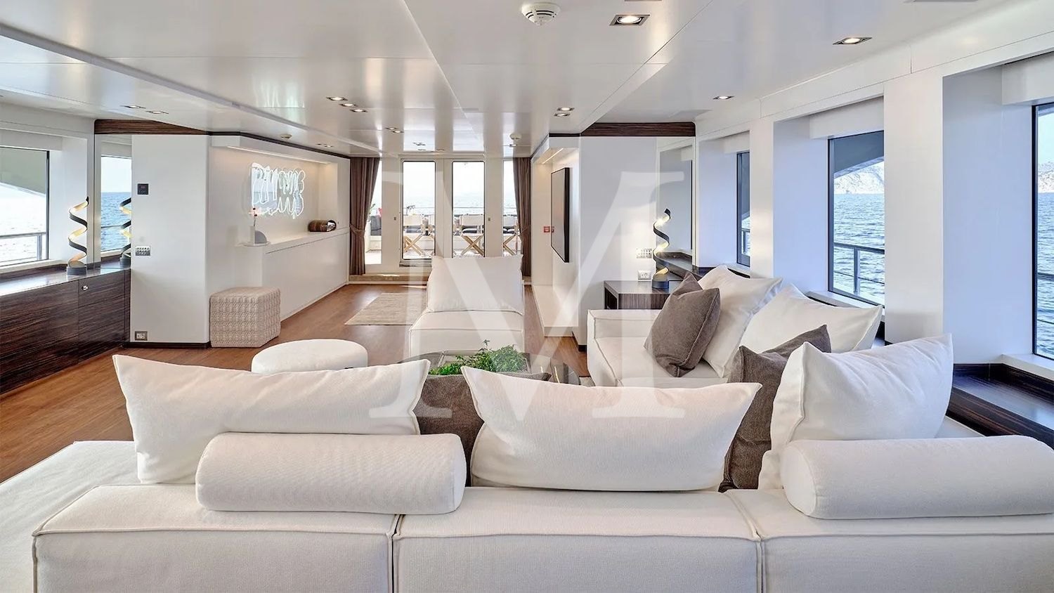 Africa_I_charter_yacht_salon_aft
