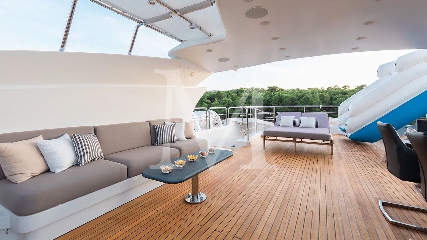 Africa_I_charter_yacht_sundeck