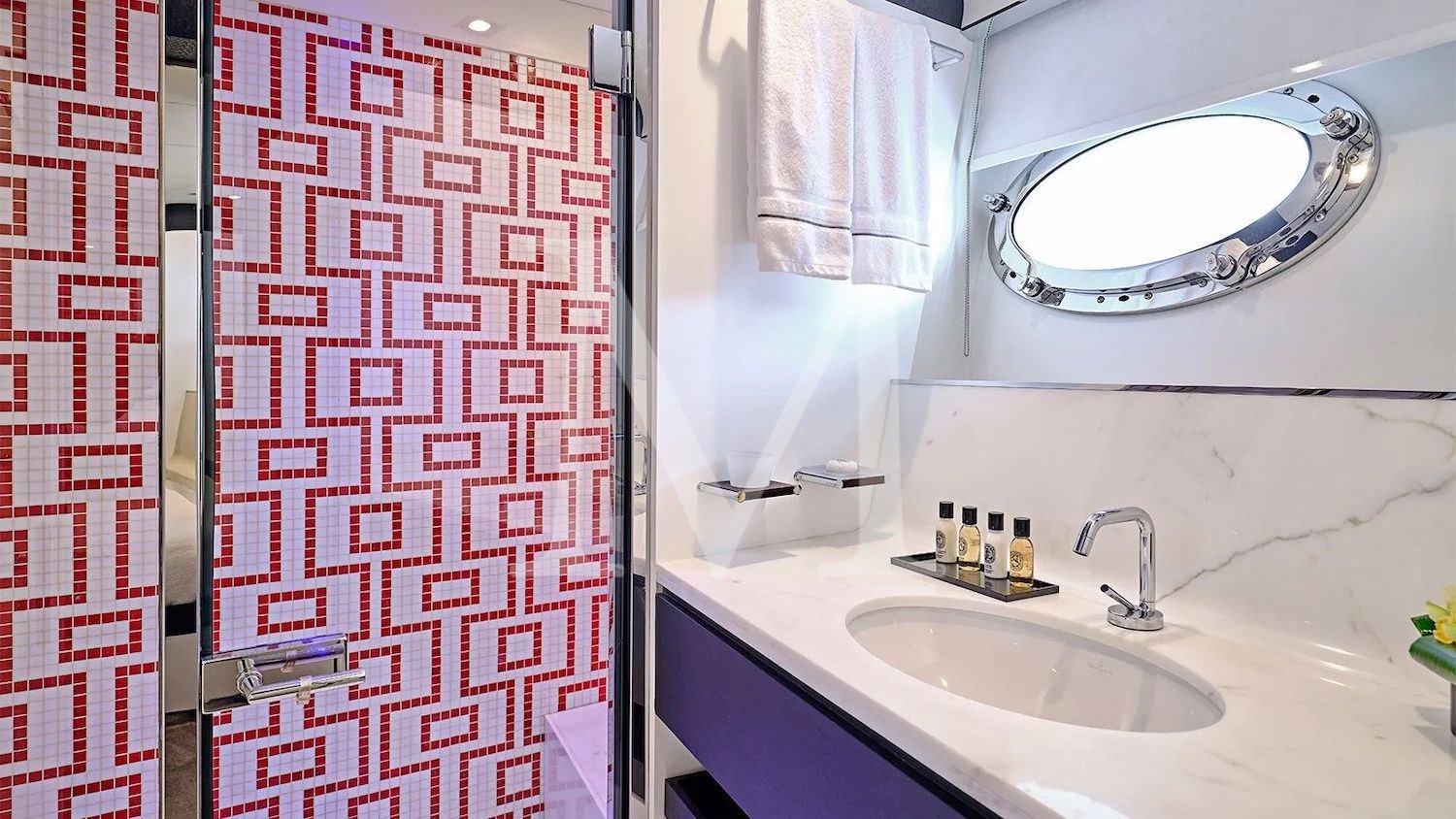 Africa_I_charter_yacht_twin_ensuite