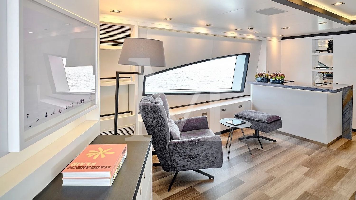 Africa_I_charter_yacht_upper_salon_bar