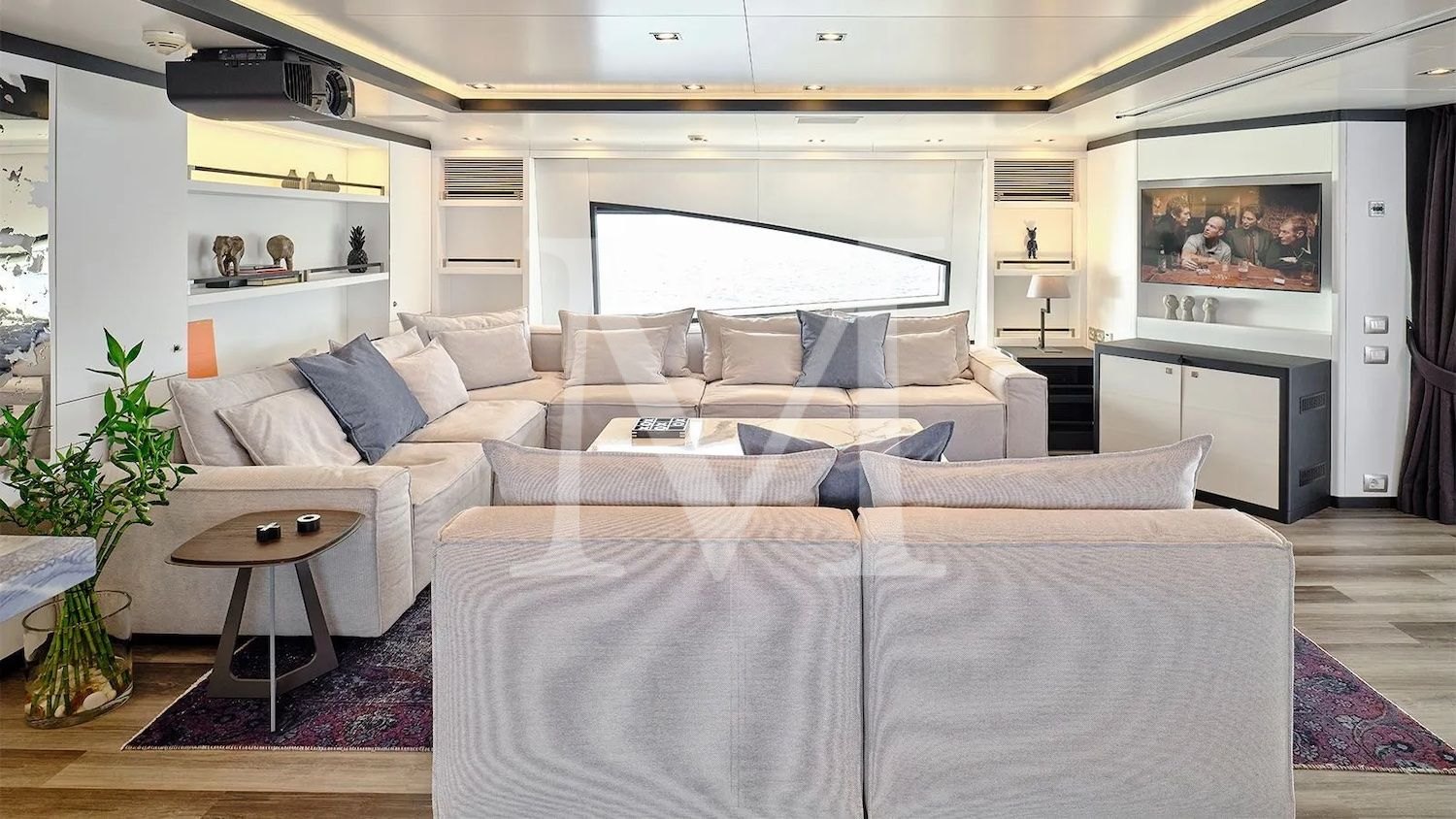 Africa_I_charter_yacht_upper_salon_side
