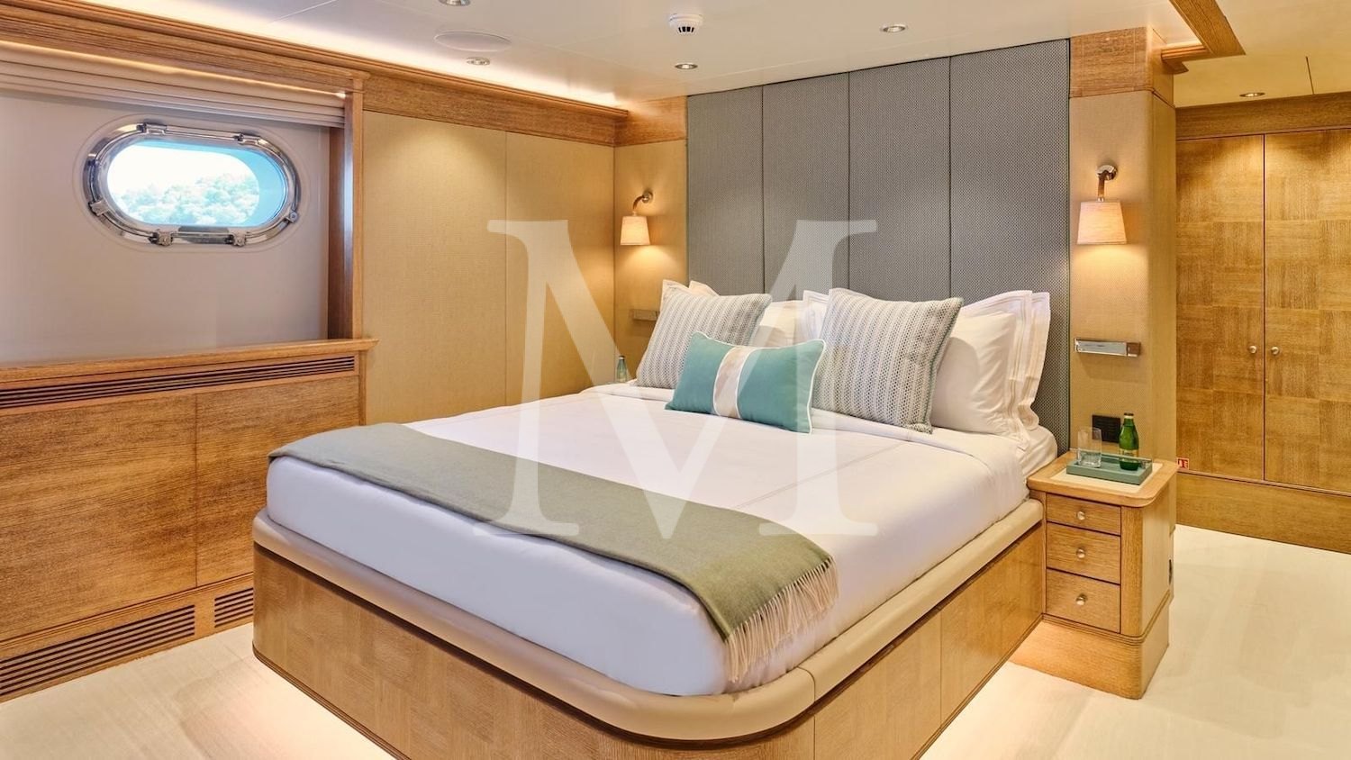 Artemisea_Vip 1_side