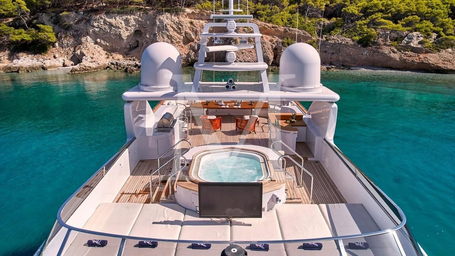 Artemisea_charter_yacht_jacuzzi