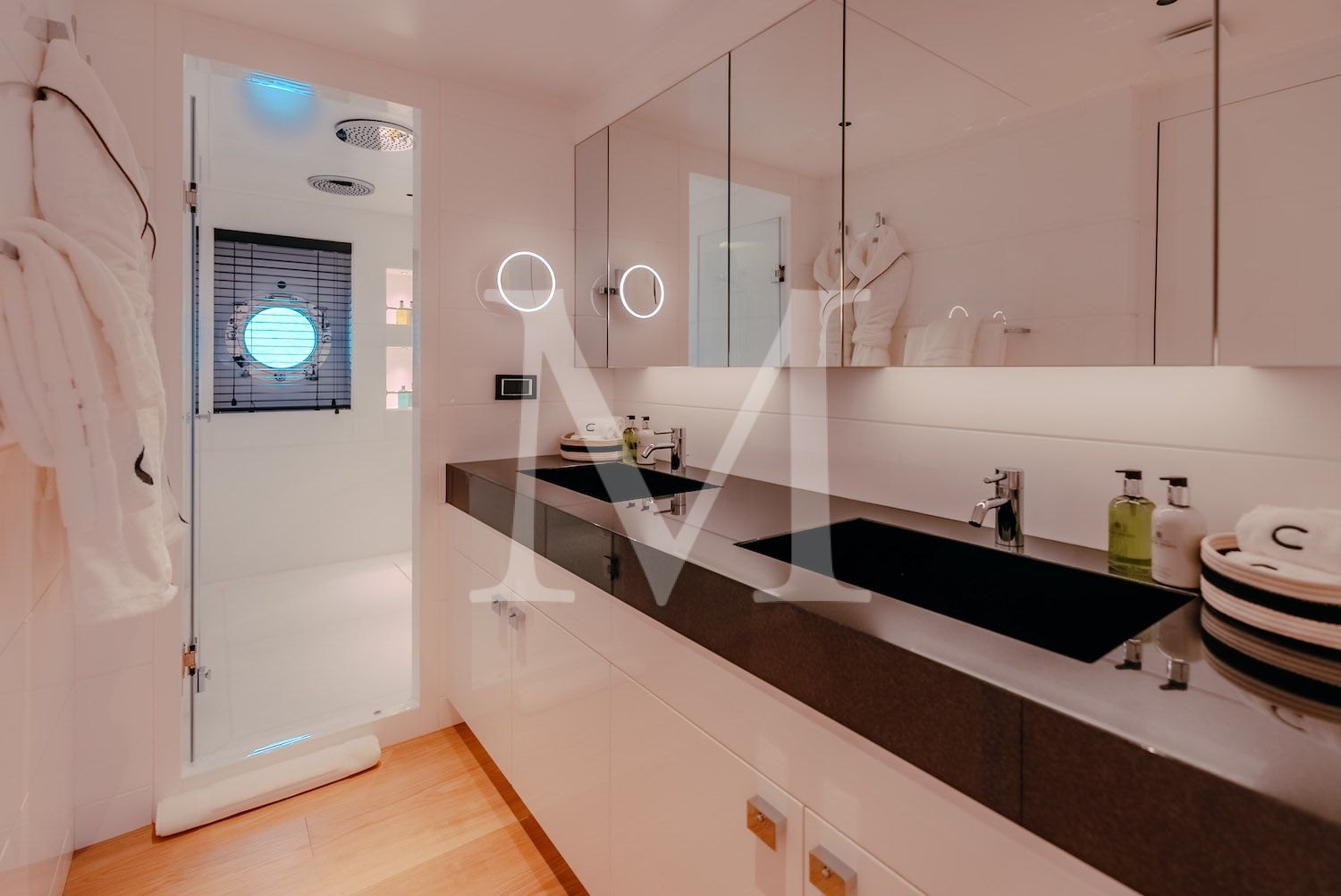 Carmen_Cabin Master_Batrhoom1