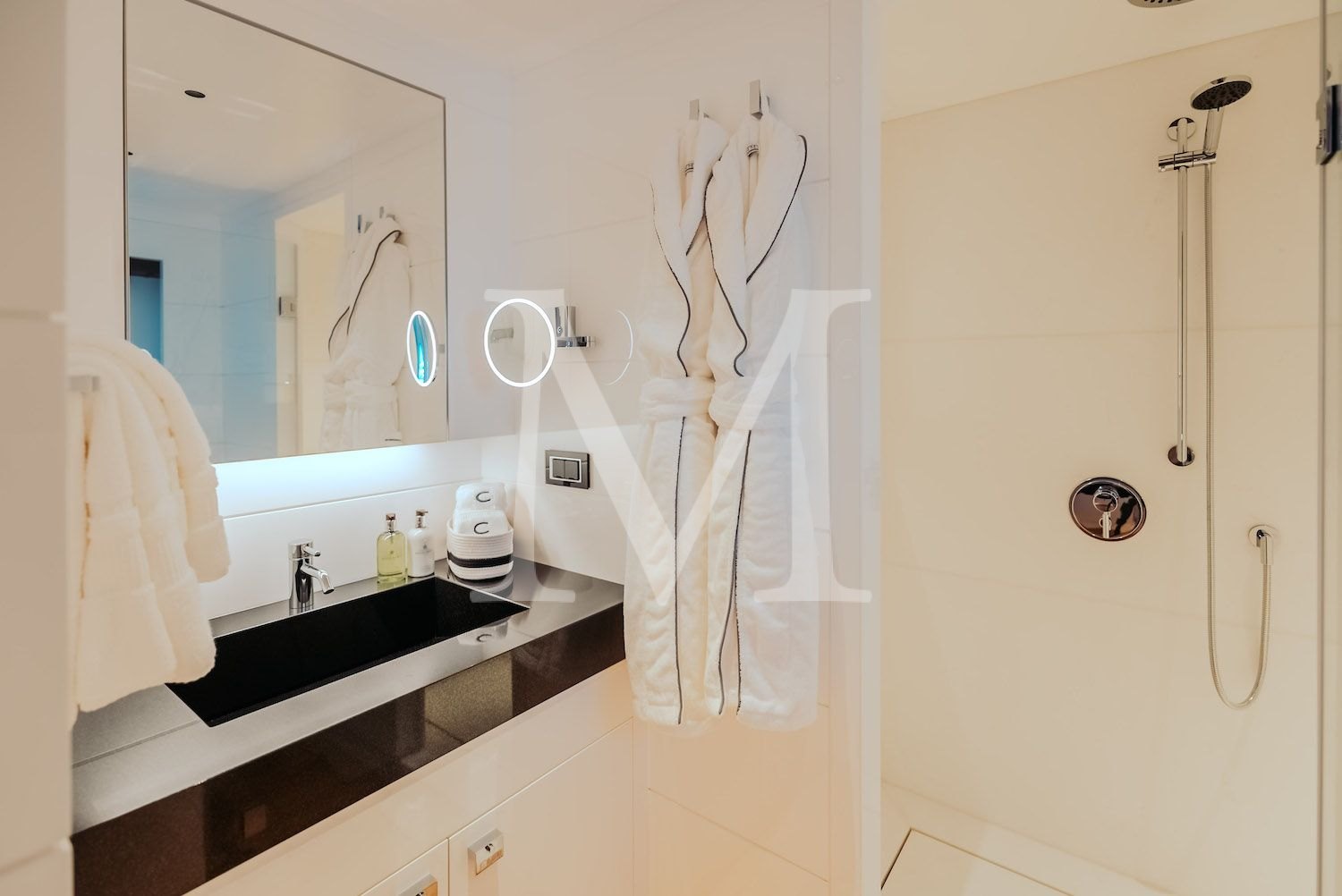 Carmen_Cabin Twin Jack Nickholson_Bathroom