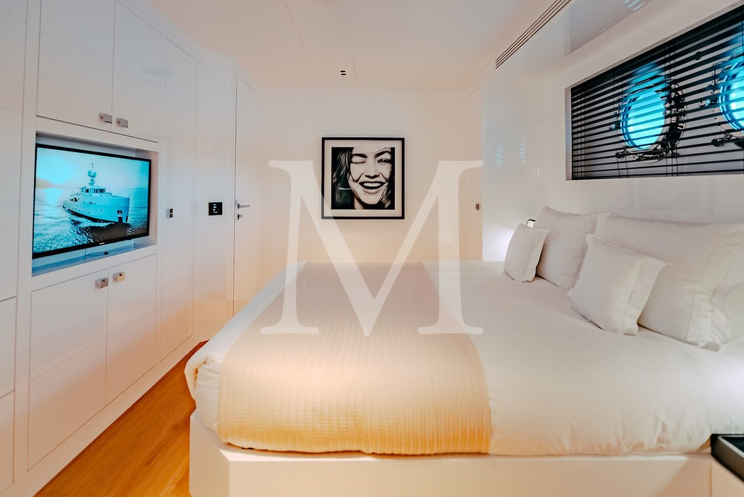 Carmen_Cabin VIP Gigi Hadid1