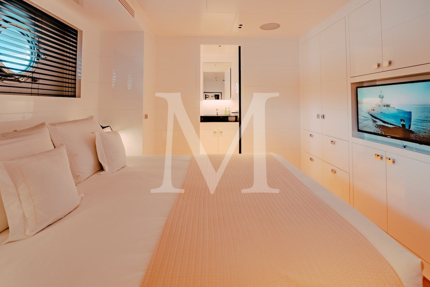 Carmen_Cabin VIP Gigi Hadid3