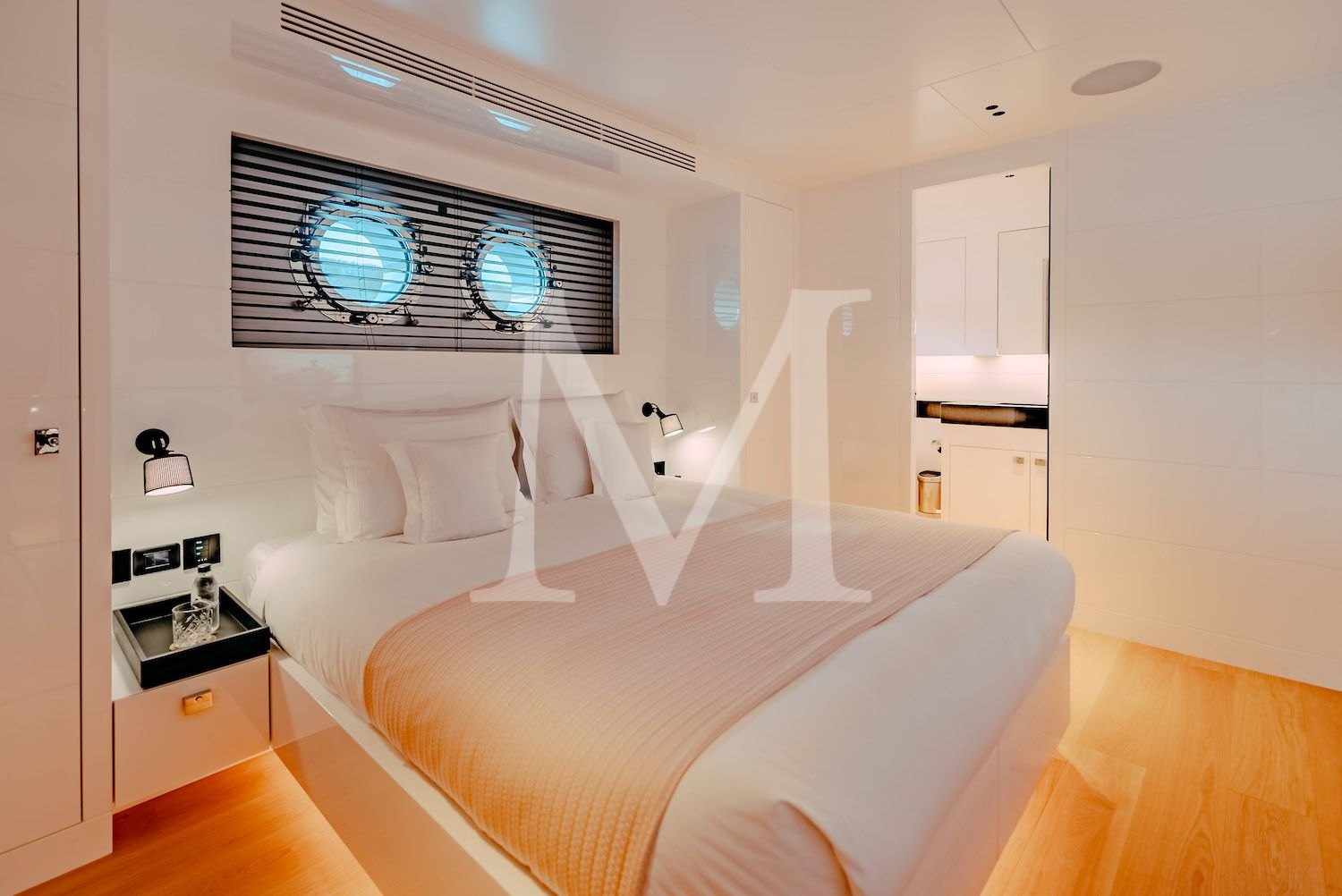 Carmen_Cabin VIP Gigi Hadid4